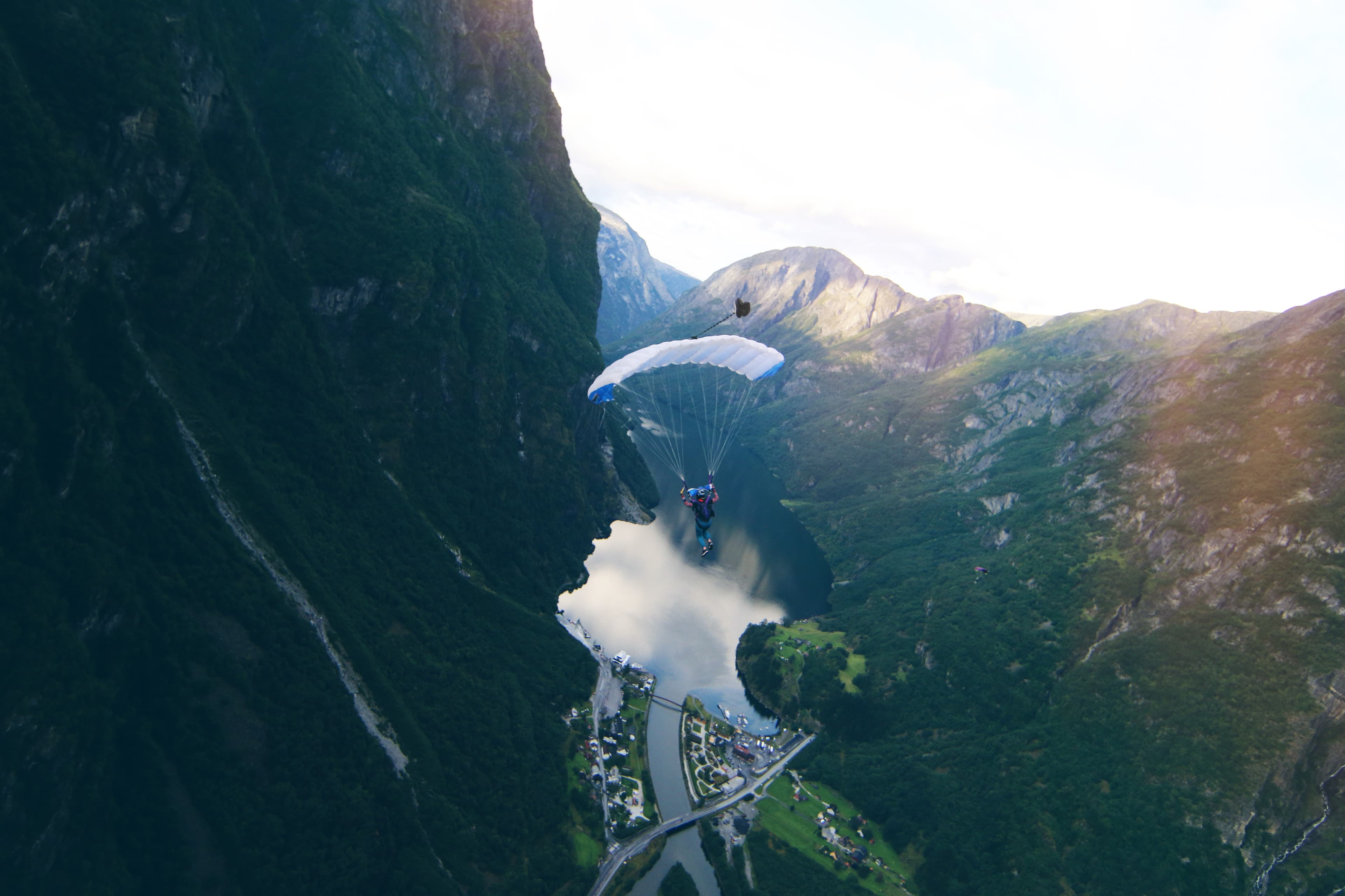 Platform Cloud, IoT & IT-Services Platform Cloud, IoT & IT-Services von COSMO CONSULT